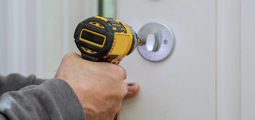 Street Locksmith For Smart Lock Repair in Bradenton, FL