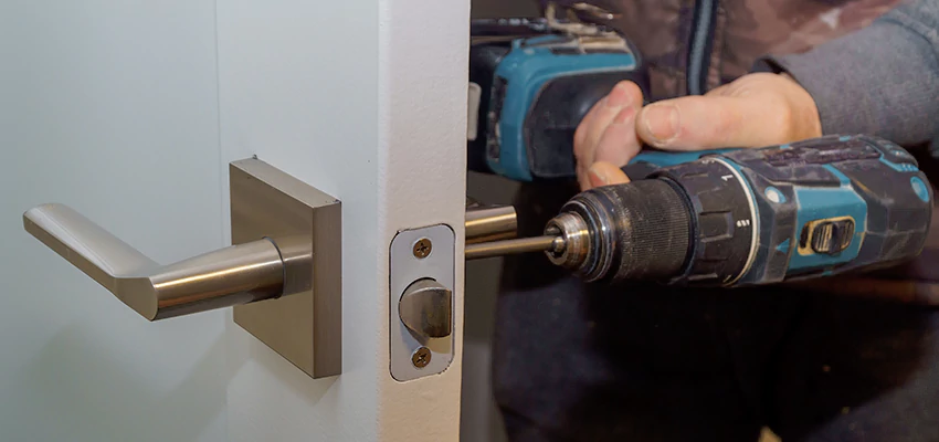 Broken Door Handle Lock Repair in Bradenton, Florida